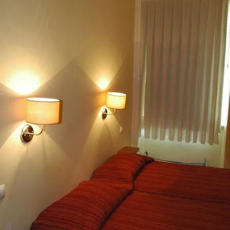 Residencial Castromira Лісабон